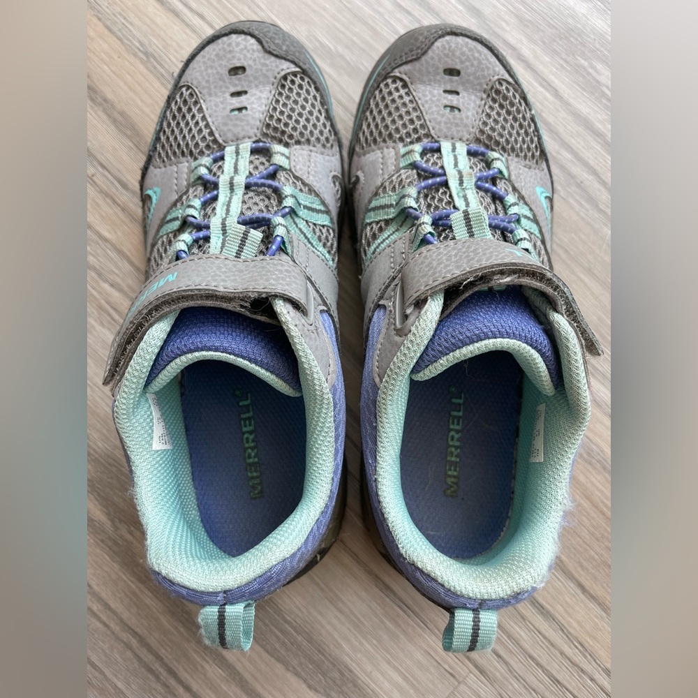 Kids sneakers; size 2.5